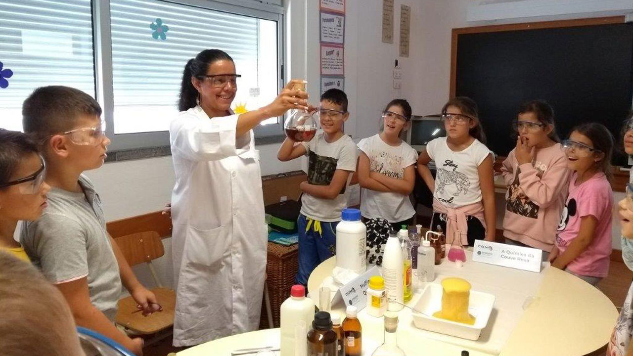 CQM researcher Mariangie Castillo demonstrating one of the experiments.